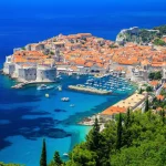 Panoramablick auf die Stadtmauern von Dubrovnik, Kroatien