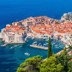 Dubrovnik, Kroatien. Panoramablick auf die ummauerte Stadt.