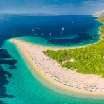 Berühmter Strand Zlatni rat in Bol, Insel Brac, Kroatien, Europa