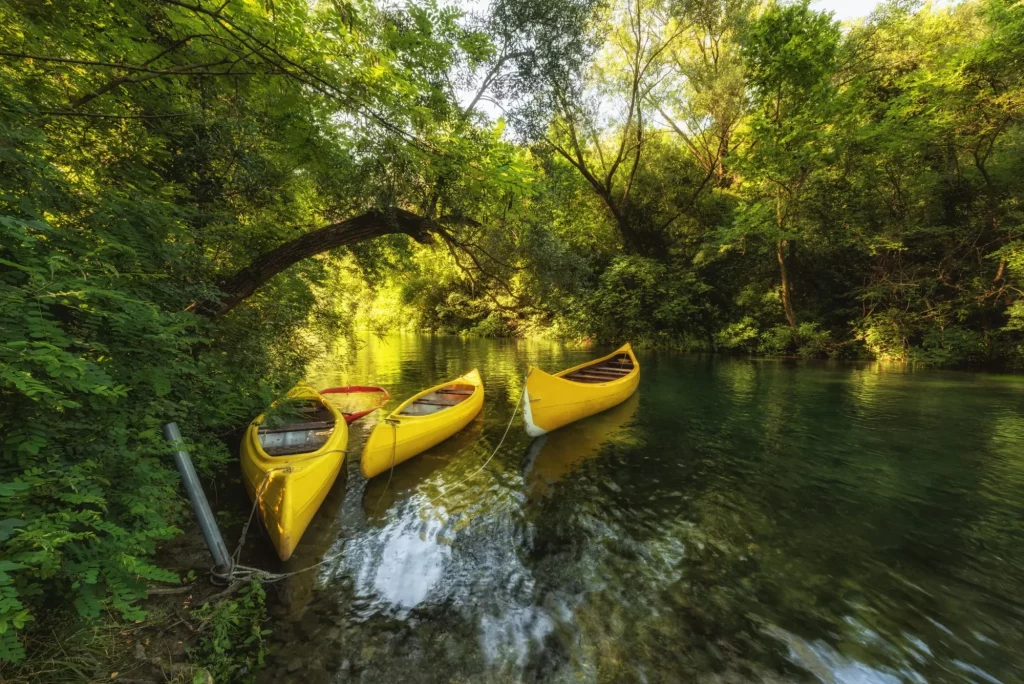 Na een stevig ontbijt ga je een halve dag raften op de Cetina rivier. Na de lunch brengt een privétransfer je naar Dubrovnik, de parel van de Adriatische Zee. Check in in je luxe resort en breng de avond door in je vrije tijd.
